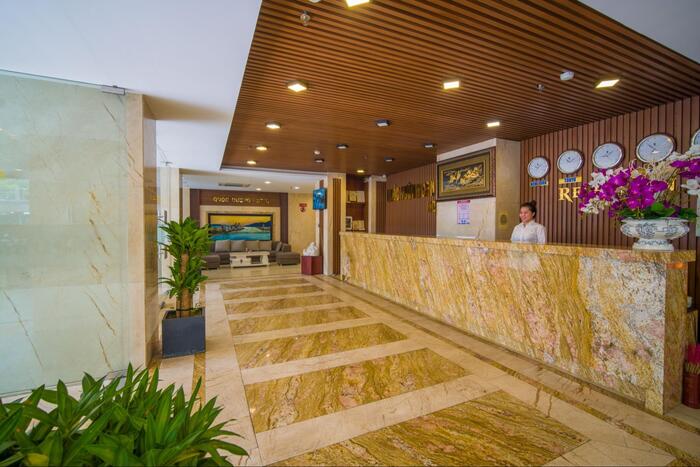 Tọa lạc tại 322-324 Hoàng Diệu, nằm ngay trung tâm thành phố Đà Nẵng